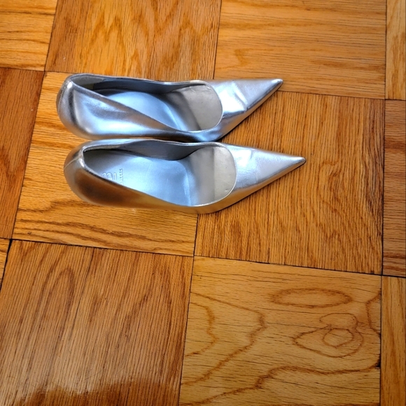Bakers Silver Pumps US size 9 - Picture 2 of 4